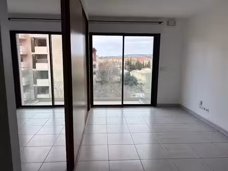 location appartement 2 pièces 41 m² à aix-en-provence (13090)  950 €