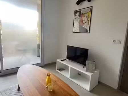 location meublée appartement 2 pièces 25 m² à aix-en-provence (13090)  900 €