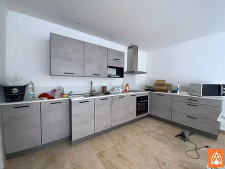 location appartement 3 pièces 64.44 m² à eyguières (13430)  1 040 €