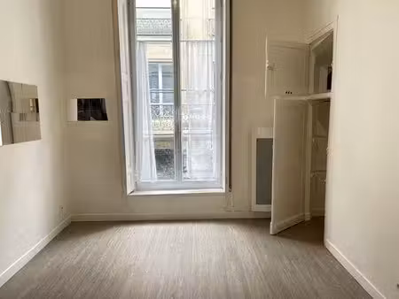 location appartement 1 pièce 27 m² à paris 2ème (75002)  921 €