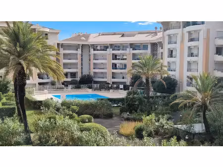 location meublée appartement 2 pièces 54 m² à frejus (83600)  1 350 €