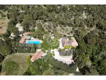 villa saint-rémy-de-provence - 37 chambres - 2629m²