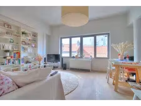 appartement de ± 55 m² en centre ville : une chambre peb e