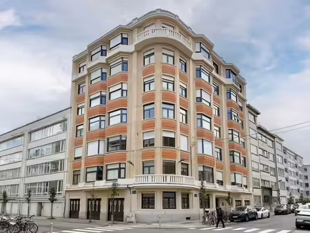 sous offre !! brugmann : appartement 2 chambres + terrasse