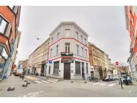 lumineux appartement rénové : 81m² avec 2 chambres et balcon