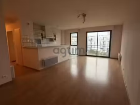 location appartement 2 pièces à montaigu (85600) : à louer 2 pièces / 60m² montaigu