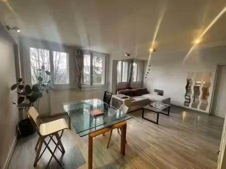 location meublée appartement 4 pièces 76 m² à lyon 4ème (69004)  480 €