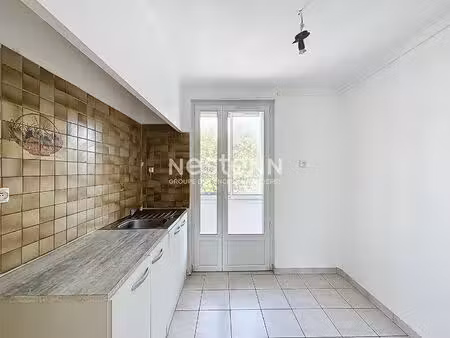 salon de provence- appartement 4 pièces 60 m2 - garage- cave- commerces -