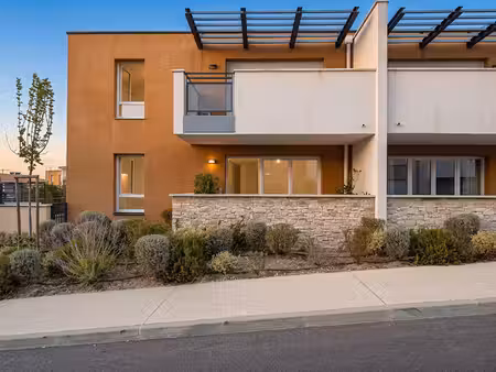 appartement t2 récent avec terrasse  garage et 2 parkings - résidence 2021 à gardanne