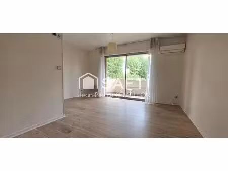 studio lumineux  climatisation  terrasse  parking