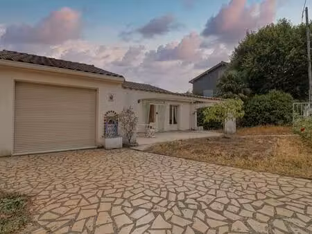 maison de plain-pied de 110 m² - 3 chambres - garage - véranda -terrain de 682 m²