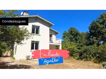 maison avec jardin arboré  garage et puits
