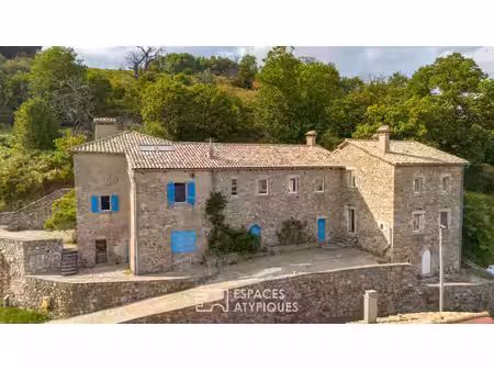 demeure de hameau atypique - vieilles pierres et beaux volumes - belle vue - 1 5 hectares 