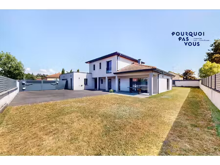 -sous compromis- maison contemporaine à saint-romain-de-jaliona