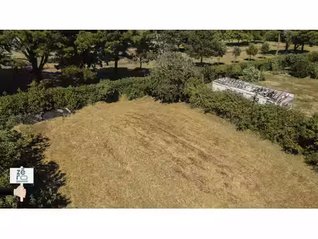 terrain à bâtir à angles de 790m2