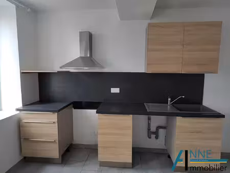chagny  t2 très bon état au rdc dans un petit immeuble