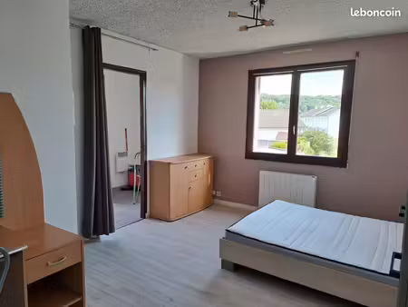 studio meublé avec balcon