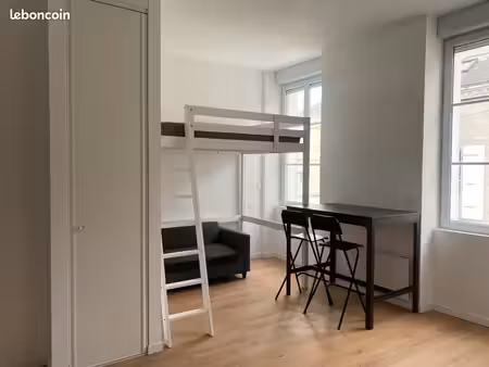sans frais d’agence  studio meublé 24 m2 refait à neuf à louer plein centre