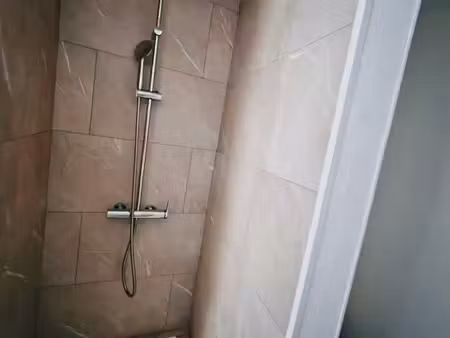 location d'un studio de 10 5m2 à clermont-ferrand situé en face de la gare