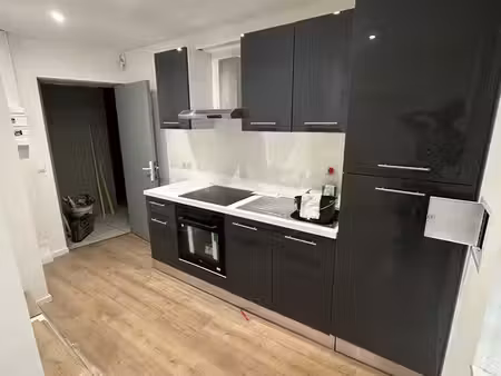 appartement entièrement rénové – cuisine équipée – disponible immédiatement
