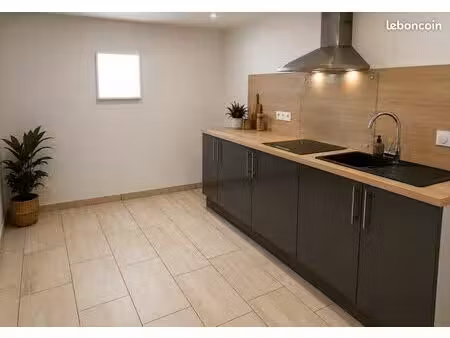 appartement t2bis rénové – centre-ville de saïx
