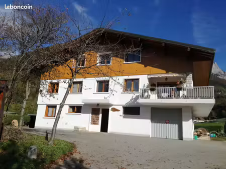 grand appartement dans maison au calme