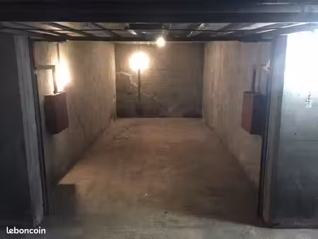 location. garage