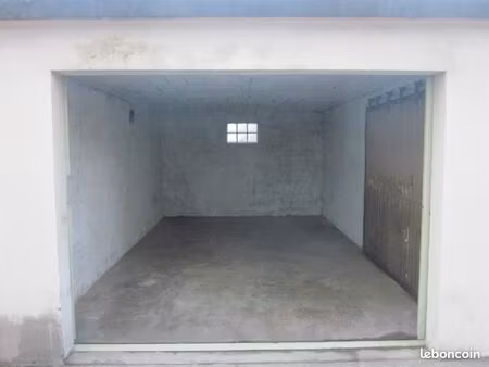 garage box 19m2 a louer