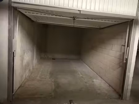 à louer – box fermé 12 m² – plan du castellet