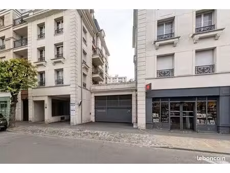 place de parking sécurisée – rer d / métro 8 – maisons-alfort