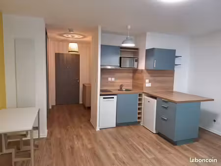studio tout équipé de 30m2 refait à neuf  avec place de parking souterraine  dans résidenc