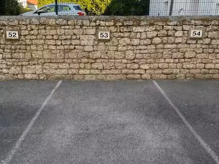 plage de parking privative résidence