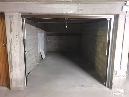 garage dans résidence sécurisée rue colson