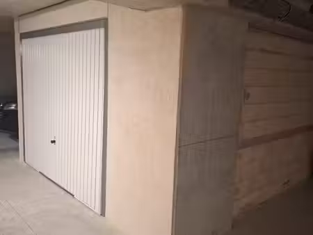 loue grand box secteur capelette / timone