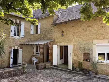 ancien corps de ferme au cœur d’un petit hameau calme