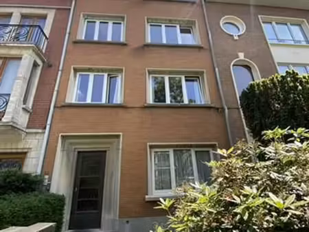 appartement 2 chambres avec une petite terrasse