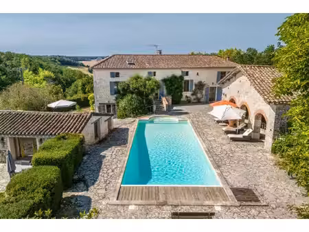 maison de campagne avec piscine et gîte