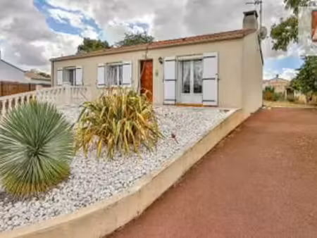 vente maison au fenouiller (85800) : à vendre / 84m² le fenouiller