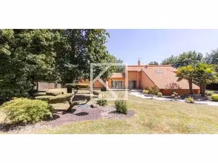 villa avec piscine et jardin cholet (49)
