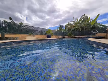 exclusivité - magnifique villa avec vue mer et piscine - la pos