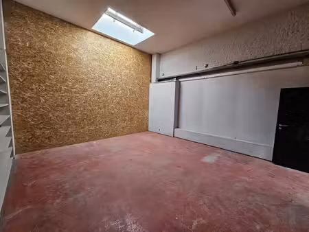 local entrepôt de 130m²