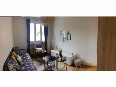 location meublée appartement 1 pièce 27 m² à lyon 8ème (69008)  620 €