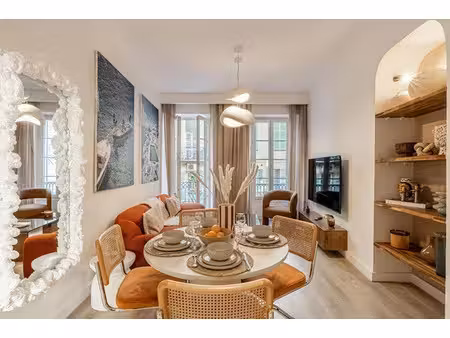 location meublée appartement 3 pièces 52 m² à nice (06000)  2 200 €