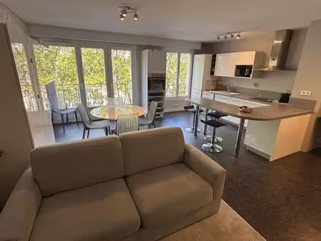 location meublée appartement 2 pièces 54 m² à tours (37000)  850 €