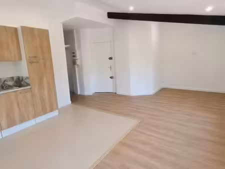à louer – t3 rénové et climatisé de 55 m² – hypercentre de manosque