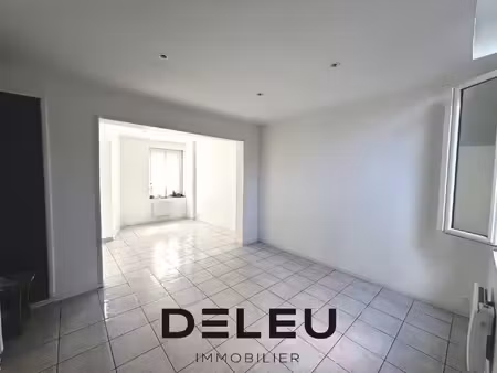 maison de 82 m²  3 chambres + cour