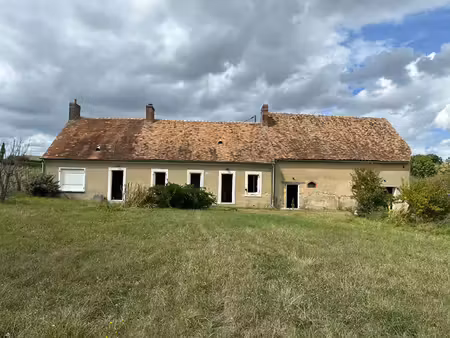 rare sur le secteur ! longère implantée sur son terrain de près de 4h².
