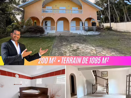 maison 200 m² avec terrain de 1085 m² à sainte-suzanne