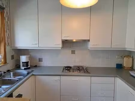 appartement moderne de 2 chambres à louer à l'année