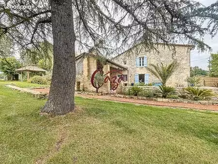 propriété 7 pièces 325 m²